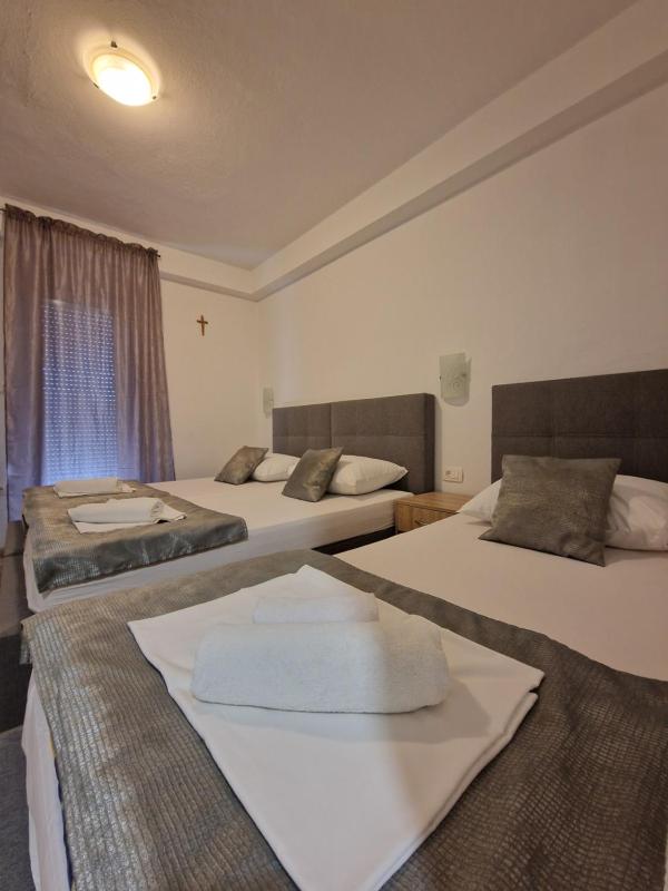 Comfort Triple Room image 4