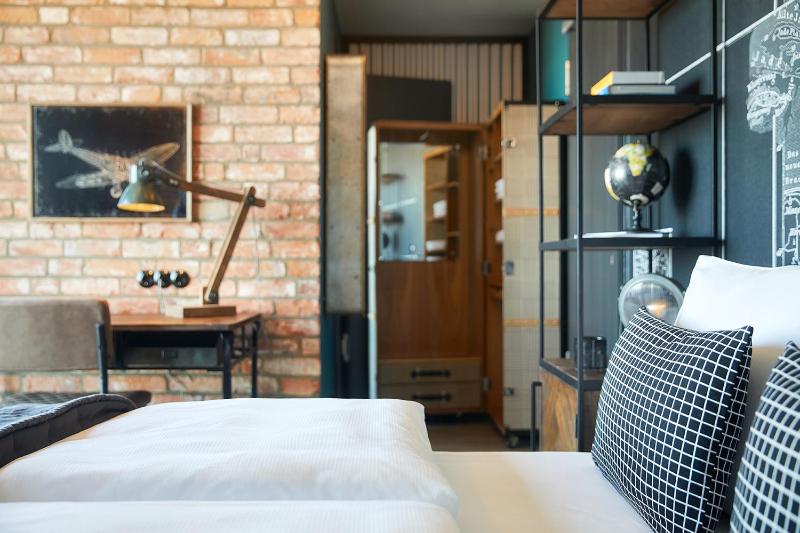 Double Room with Balcony image 2