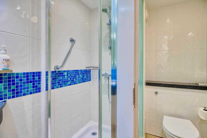 Standard Room with Free Hot Breakfast image 3