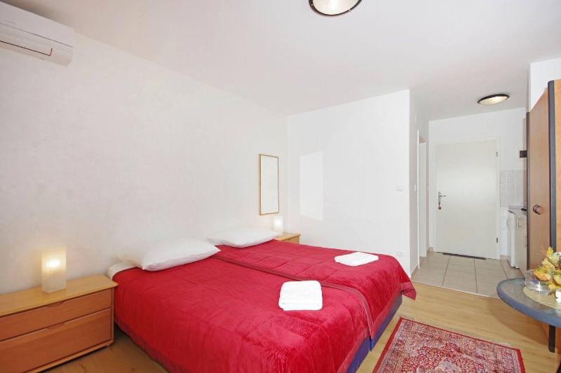 Standard Studio - Ground Floor image 4