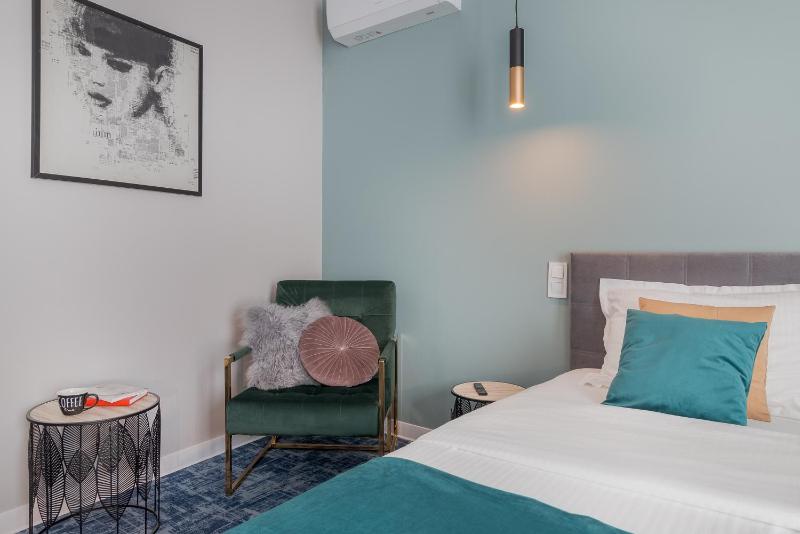 Deluxe Double Room image 3