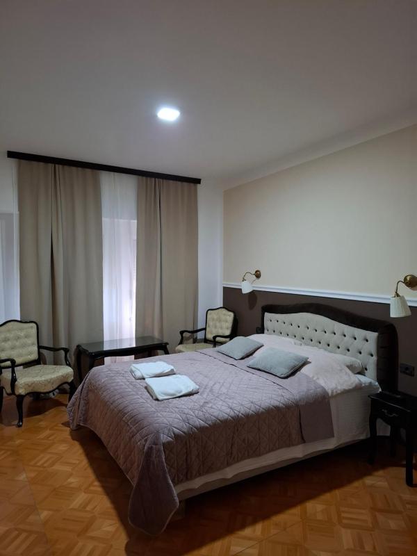 Deluxe Double Room image 1