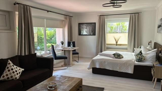 Large Double Room image 1