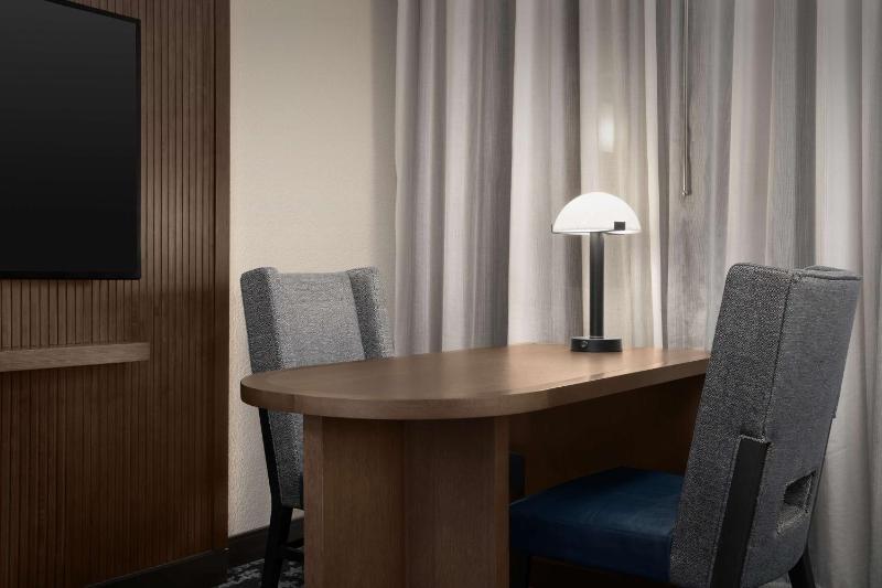 Suite with Two Double Beds - Non-Smoking image 3
