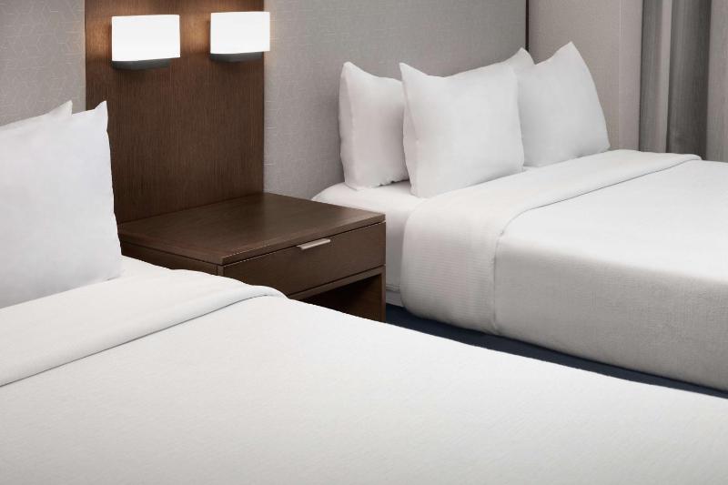 Suite with Two Double Beds - Non-Smoking image 4