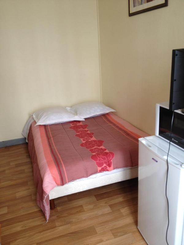 Double Room with Shared Bathroom image 4