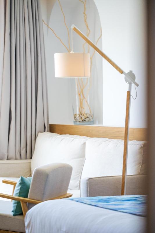 Junior Suite with Balcony image 4