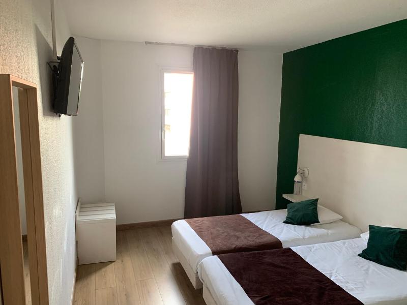 Twin Room image 1