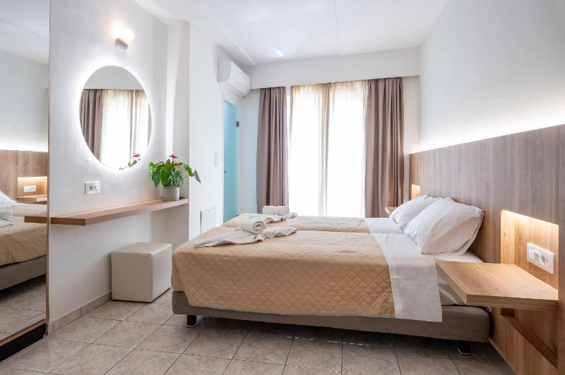 Renovated Double room with extra bed image 4
