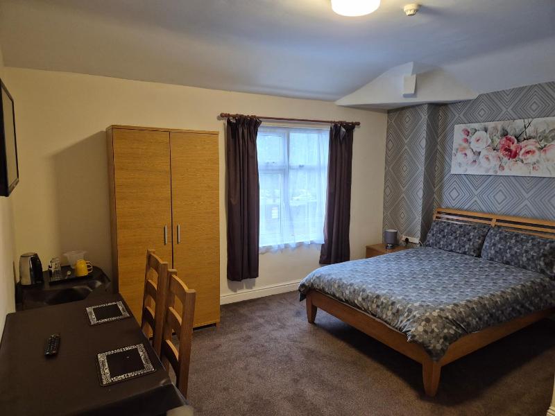 Double Room image 1