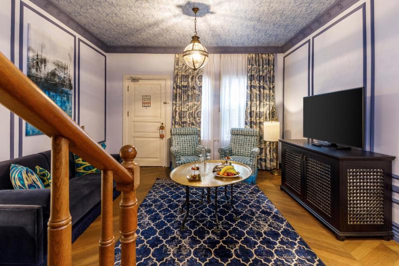 Ottoman Suite image 4