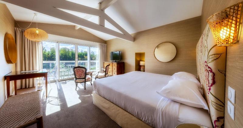 Deluxe Double Room with Balcony and River View image 4