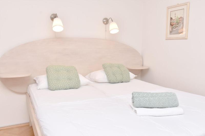 Charming Studio in City Center-Excellent Location - image 3