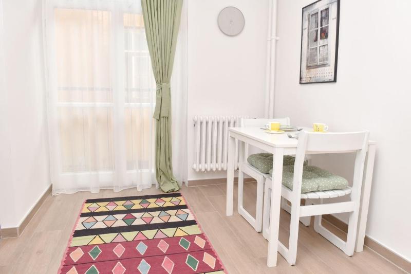 Charming Studio in City Center-Excellent Location - image 9