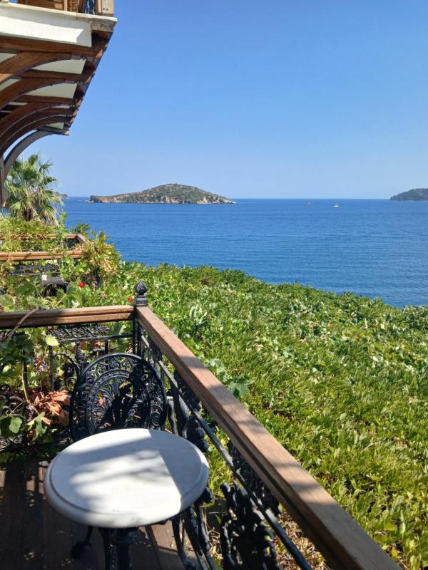 Double Room with Balcony image 3