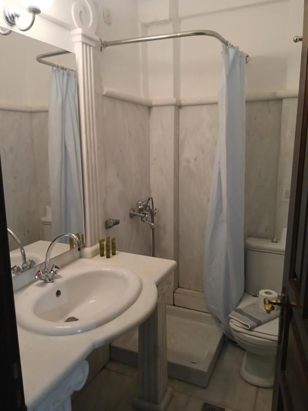 Economy Double Room image 4