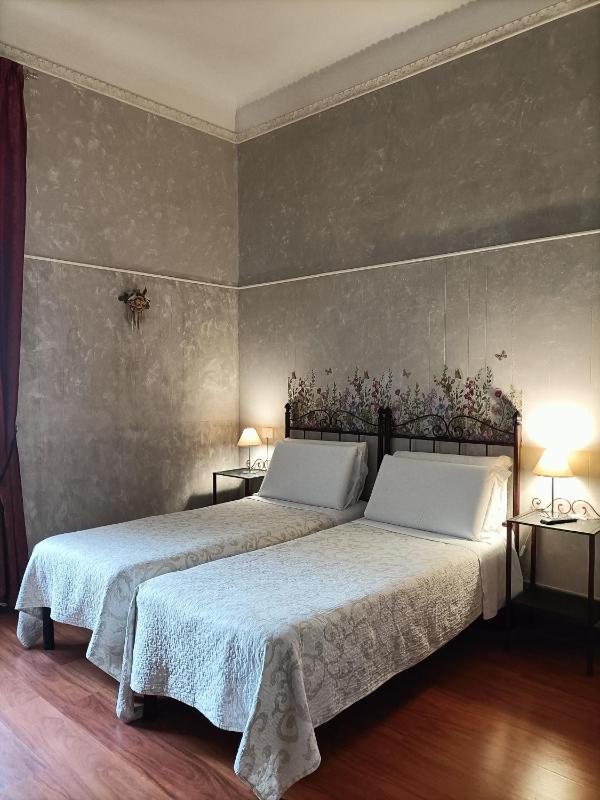 Double Room with Private Bathroom image 3