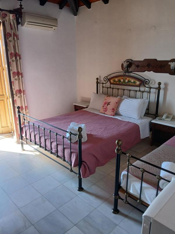 Superior Triple Room with Sea View image 3