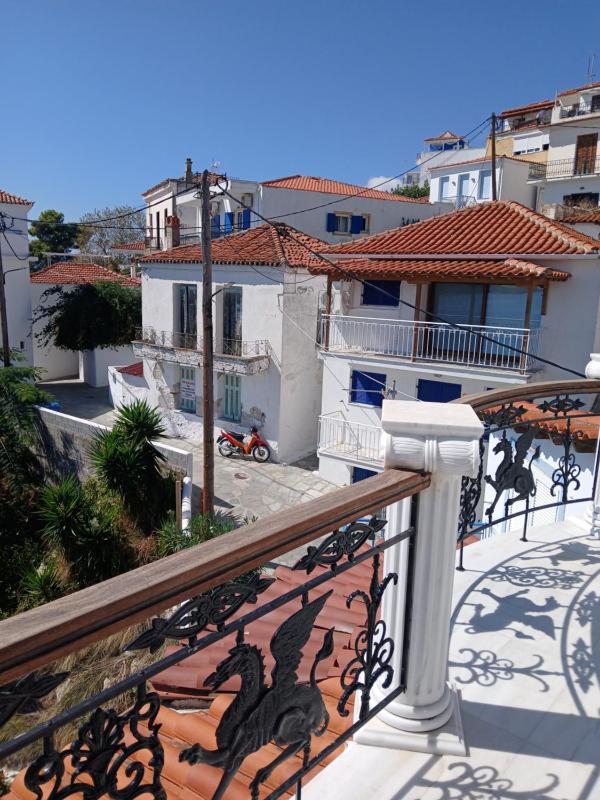 Deluxe Double Room with Balcony and Sea View image 3