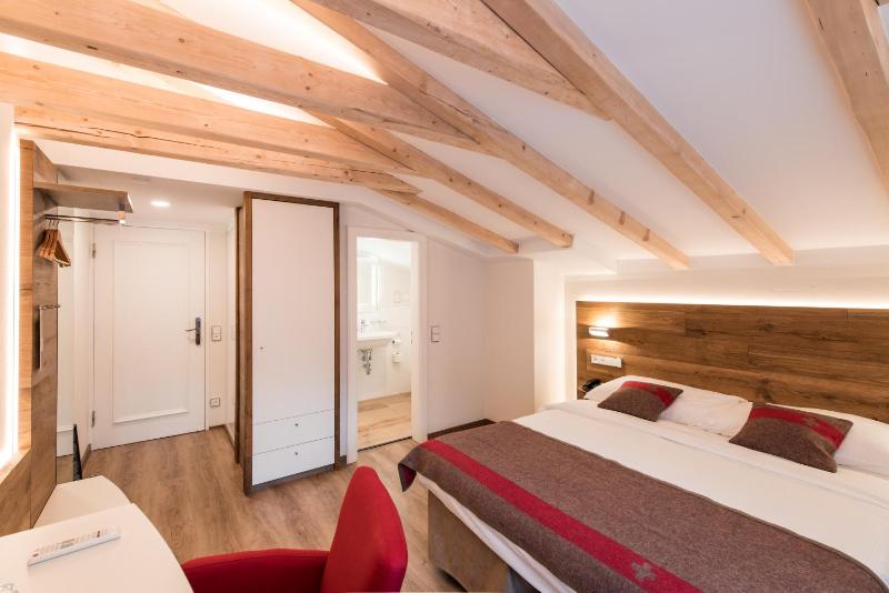 Economy Double Room image 3