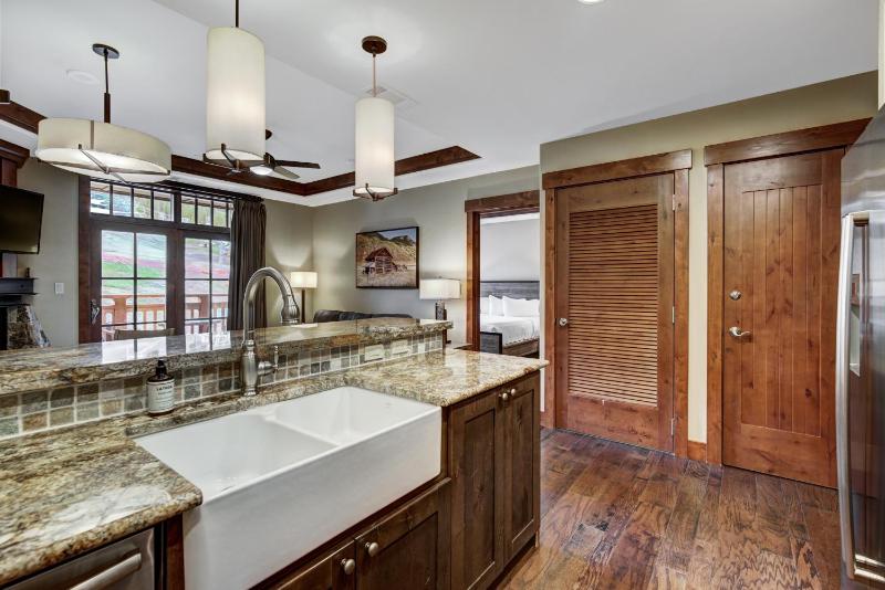 Luxury 1 Bedroom Condo with Slopeside View condo - image 27