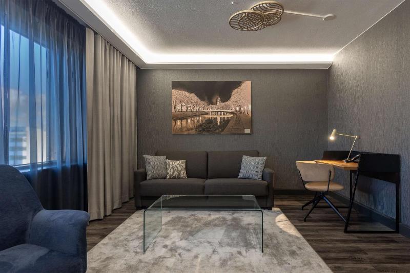 Family Room image 2