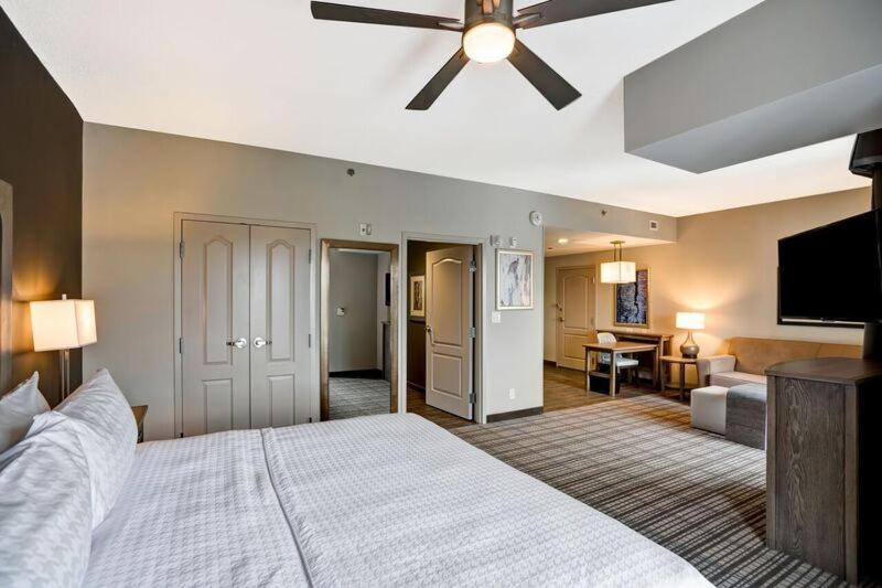 King Suite - Hearing Access/Non-Smoking image 3
