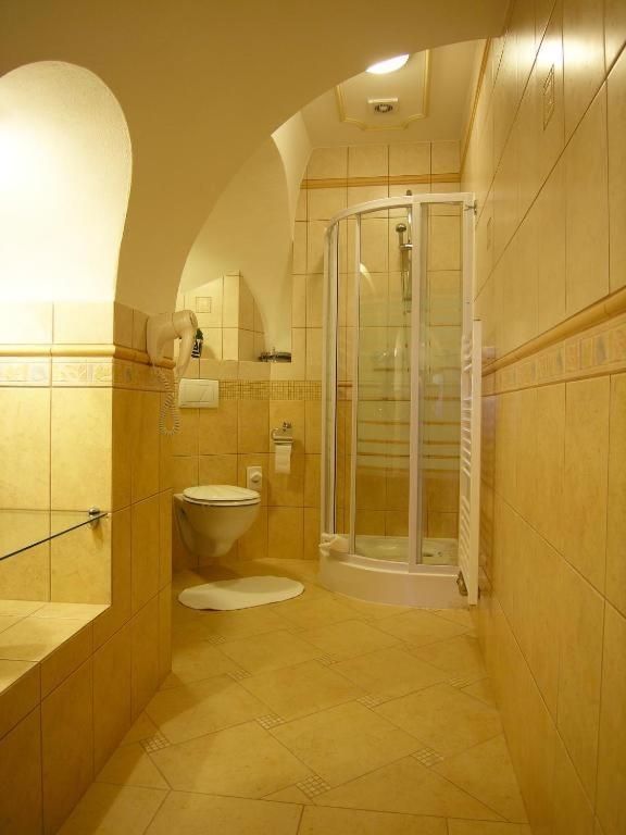 Deluxe Double Room with Extra Bed image 1
