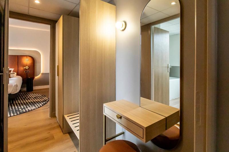 Suite with One Double Bed and Sofa Bed image 4