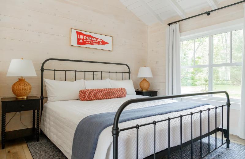 One-Bedroom Bungalow image 4