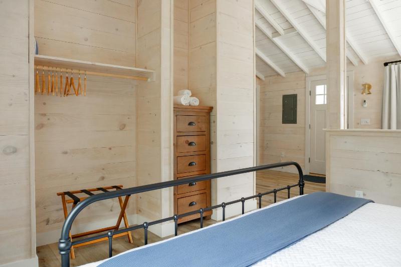 One-Bedroom Bungalow image 2