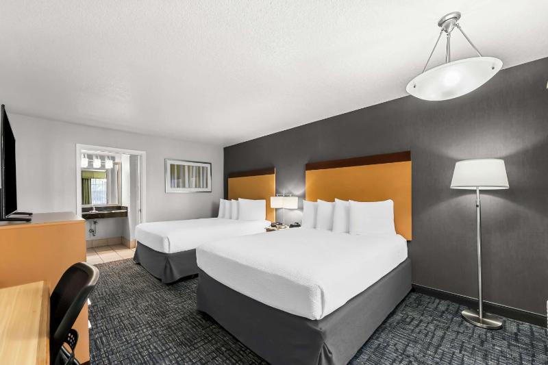 Queen Room with Two Queen Beds - Pet Friendly/Non-Smoking image 1