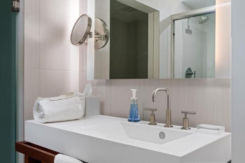 2BR W Residence FLL OCEAN VIEWS Infinity pool hot tub large balcony easy amentiy access - image 17