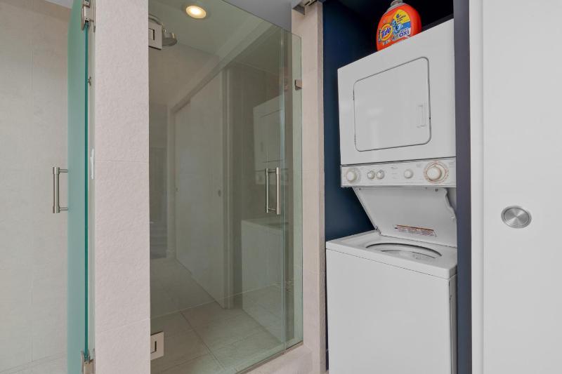 2BR W Residence FLL OCEAN VIEWS Infinity pool hot tub large balcony easy amentiy access - image 11
