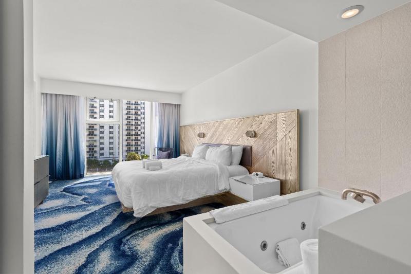 2BR W Residence FLL OCEAN VIEWS Infinity pool hot tub large balcony easy amentiy access - image 28