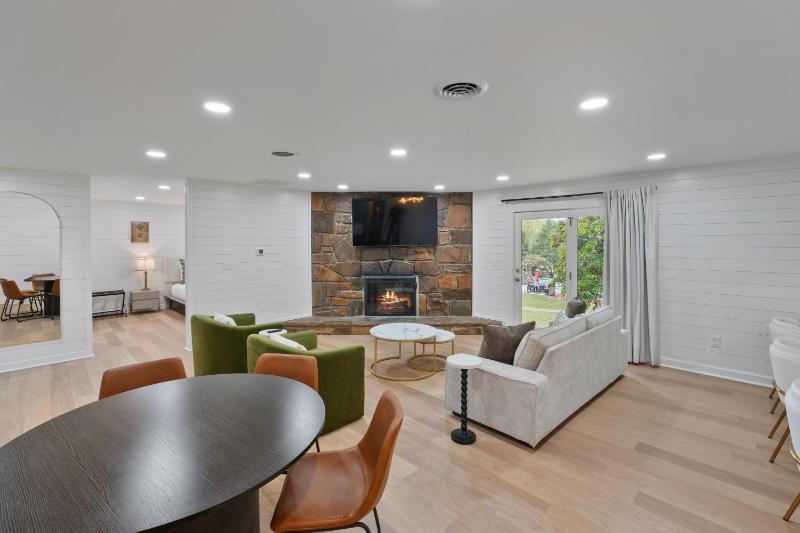 Executive Suite image 3