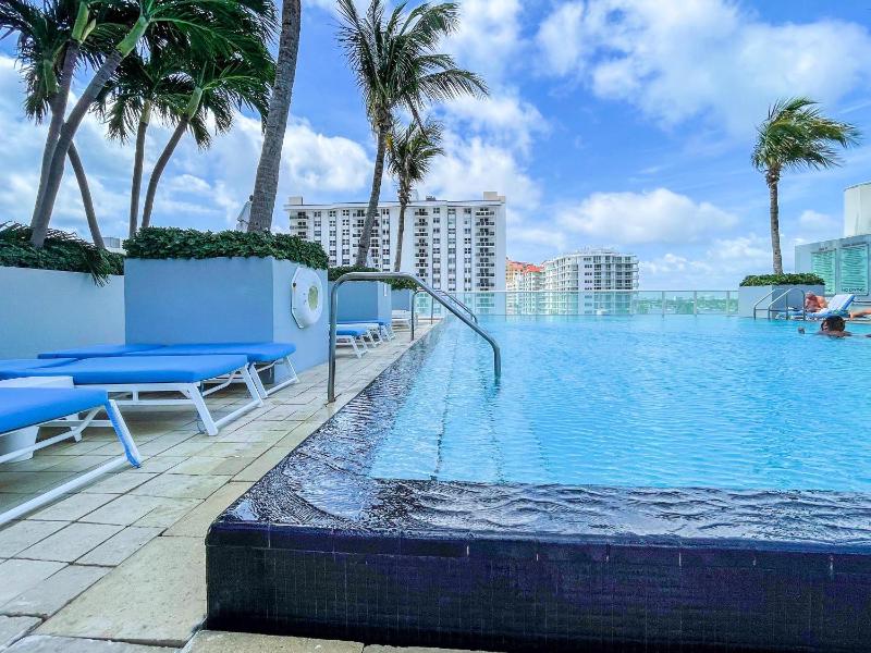 2BR W Residence FLL OCEAN VIEWS Infinity pool hot tub large balcony easy amentiy access - image 26