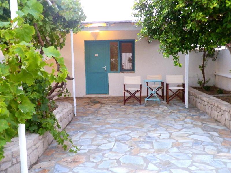 Studio with Sea View - 1 Double and 1 Single Bed image 2