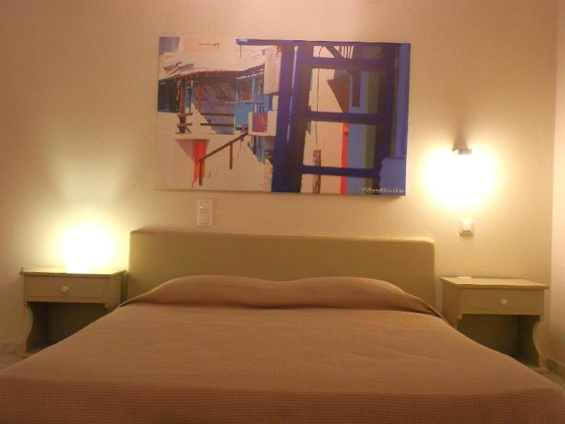 Studio with Sea View - 1 Double and 1 Single Bed image 4