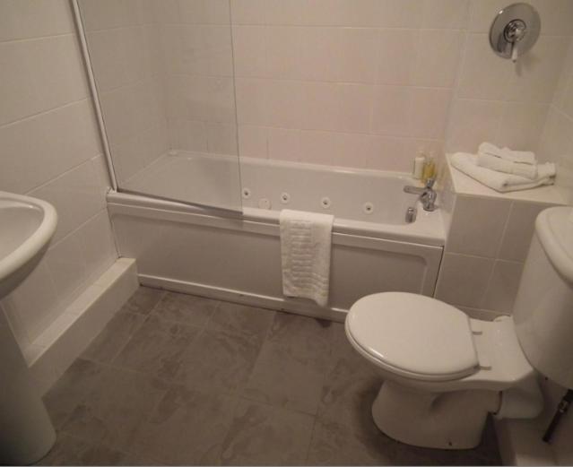Twin Room image 2