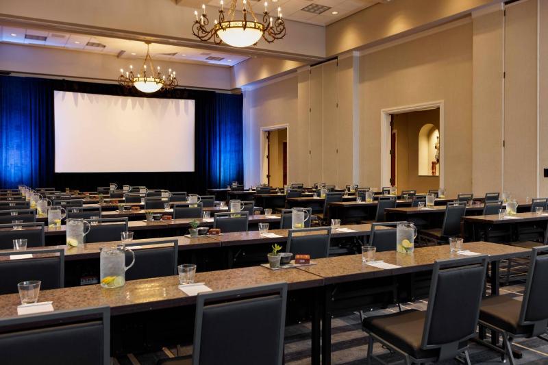 Renaissance Tampa International Plaza Hotel - image 4