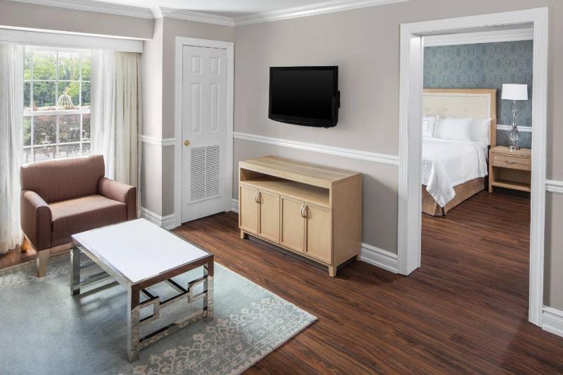 1 Bedroom 2 room Suite, 2 Queen or 2 Double, Sofa bed image 1