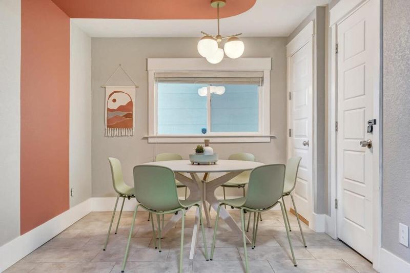 Institute Aura! Family Home w Quiet Workspace - image 22