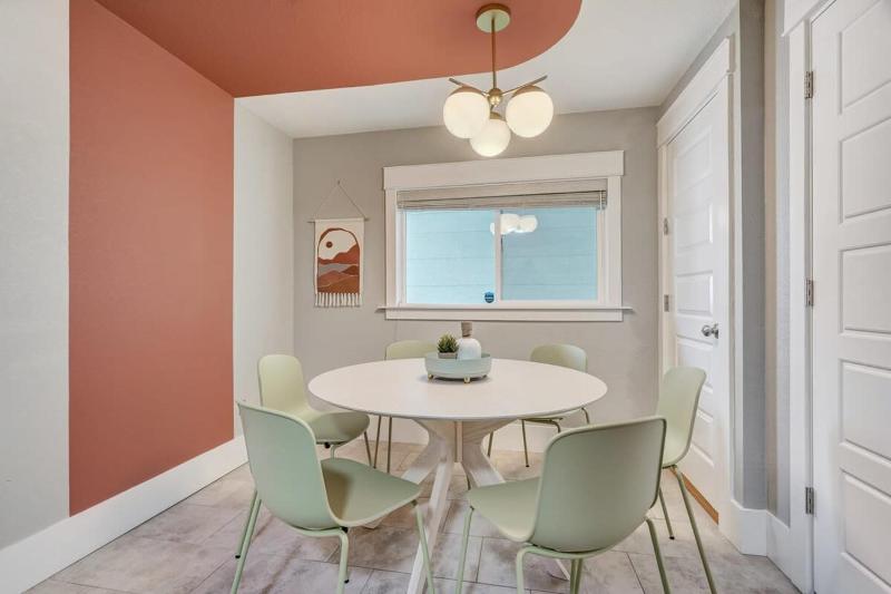 Institute Aura! Family Home w Quiet Workspace - image 24