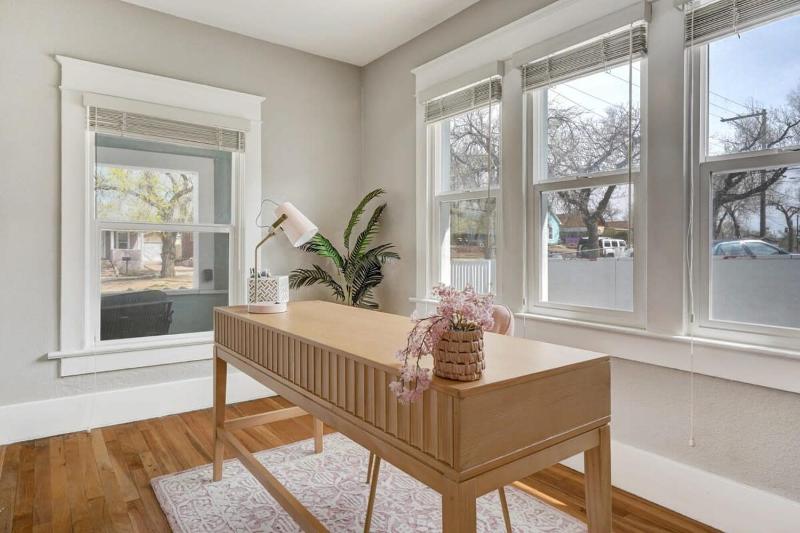 Institute Aura! Family Home w Quiet Workspace - image 20