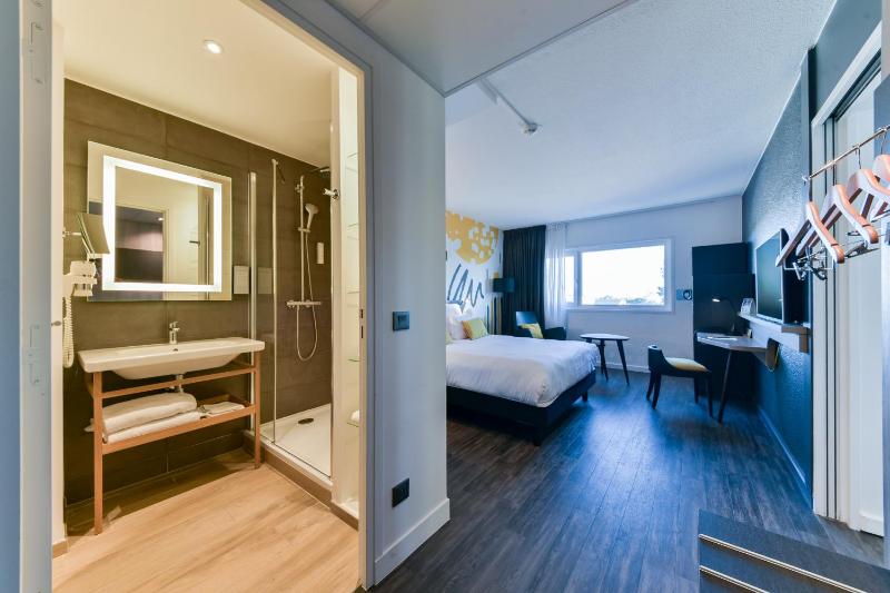 Suite with 1 Double Bed and 1 Sofa Bed image 4