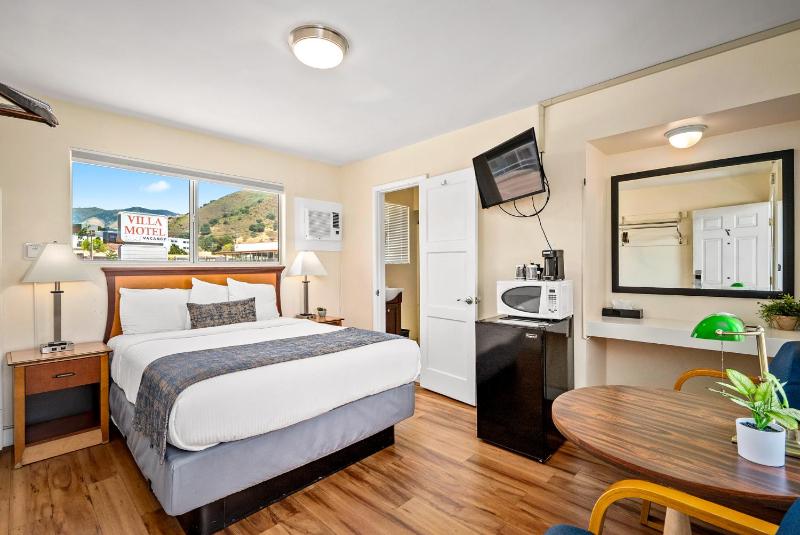 Queen Room image 3
