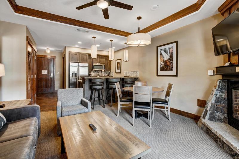 Luxury 1 Bedroom Condo with Slopeside View condo - image 14