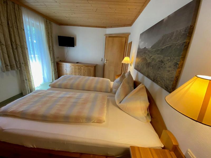 Quadruple Room with Terrace image 2