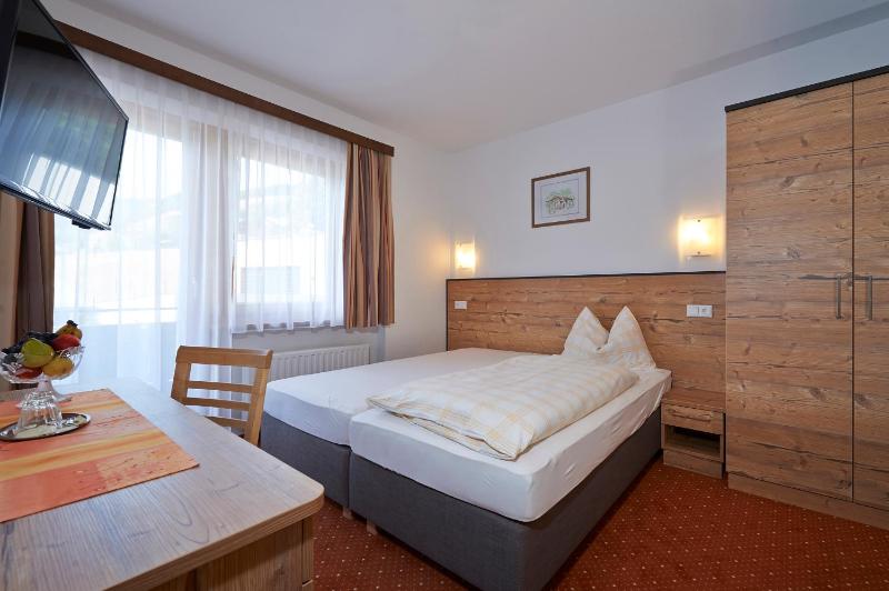 Single Room with Balcony image 4